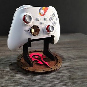 Soportes para mandos de consola o móvil inspirado en World of Warcraft